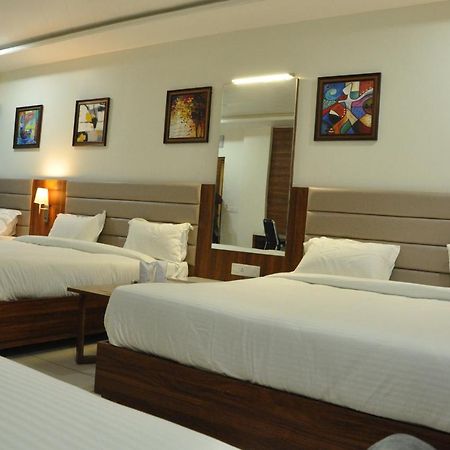 Hotel Sapphire Inn Godhra Exterior photo