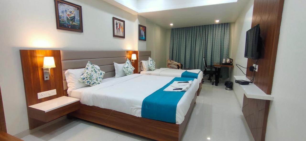 Hotel Sapphire Inn Godhra Exterior photo