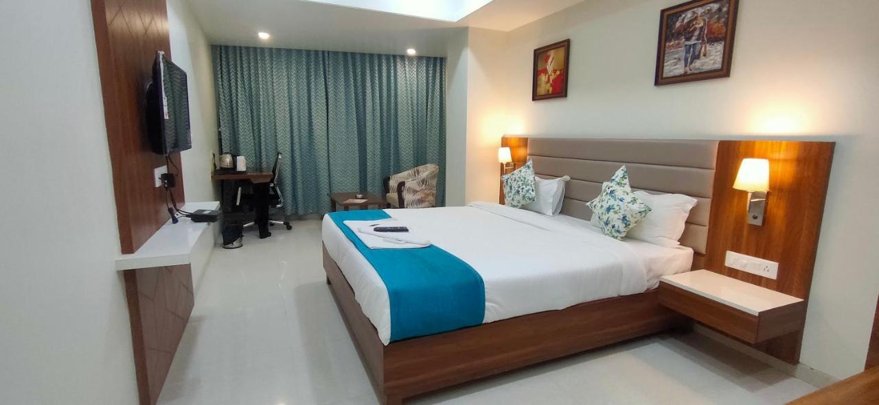 Hotel Sapphire Inn Godhra Exterior photo