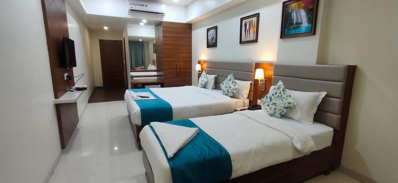 Hotel Sapphire Inn Godhra Exterior photo