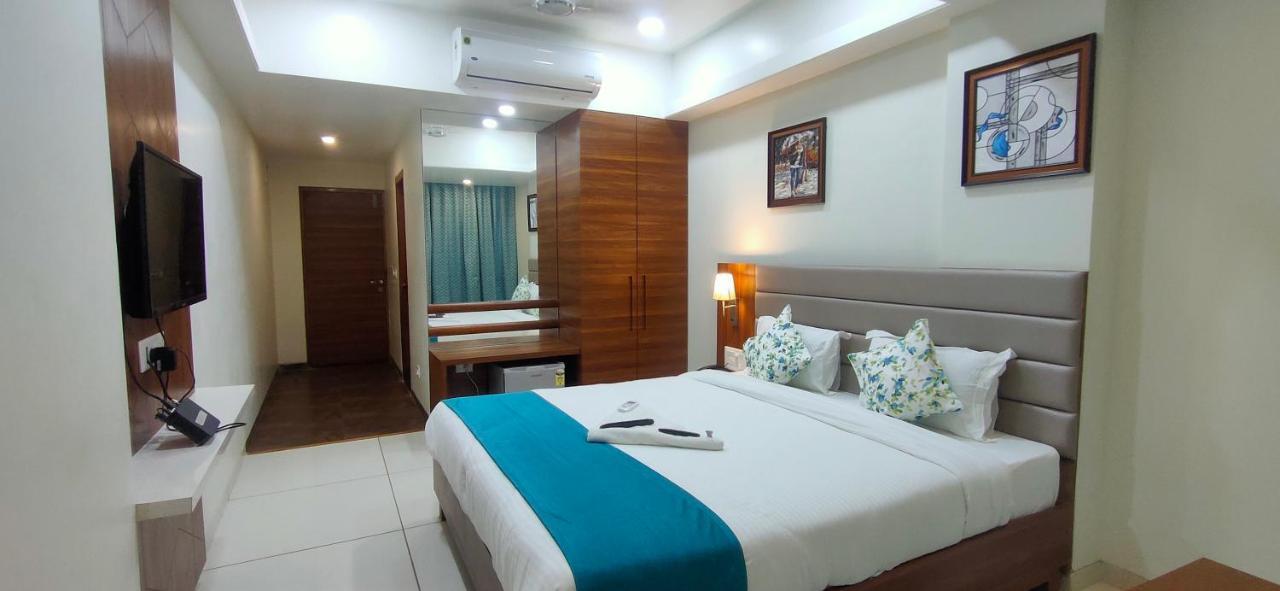 Hotel Sapphire Inn Godhra Exterior photo