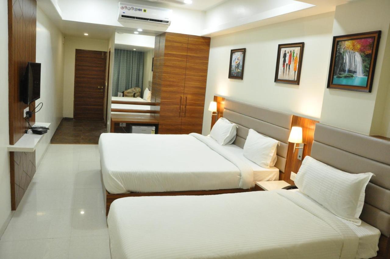Hotel Sapphire Inn Godhra Exterior photo