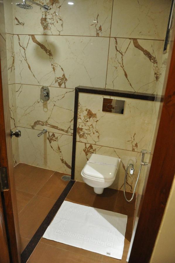 Hotel Sapphire Inn Godhra Exterior photo