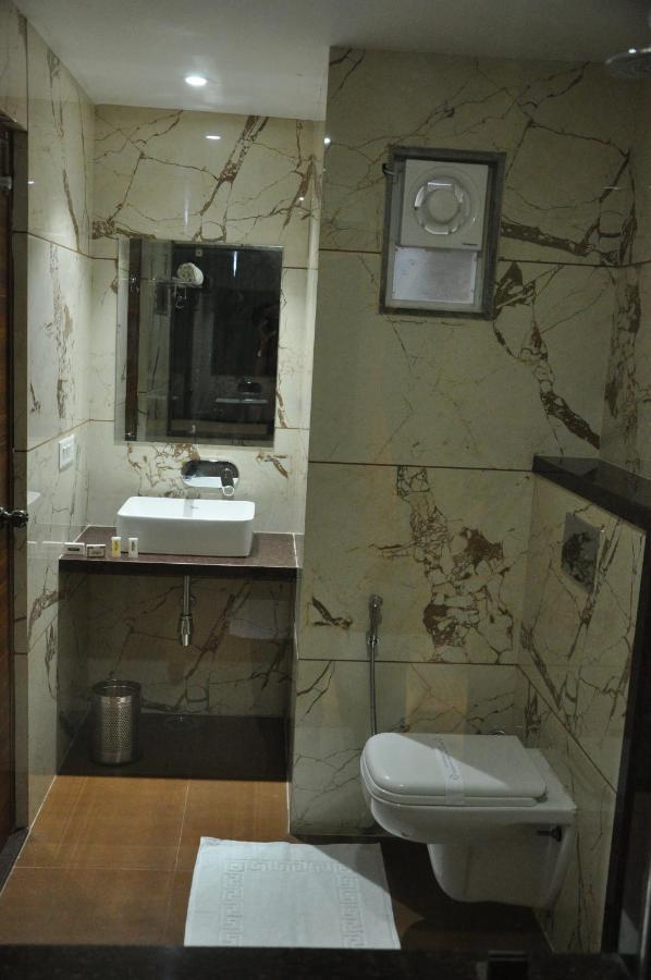 Hotel Sapphire Inn Godhra Exterior photo