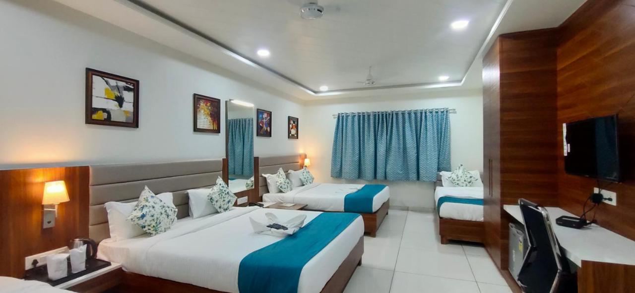 Hotel Sapphire Inn Godhra Exterior photo